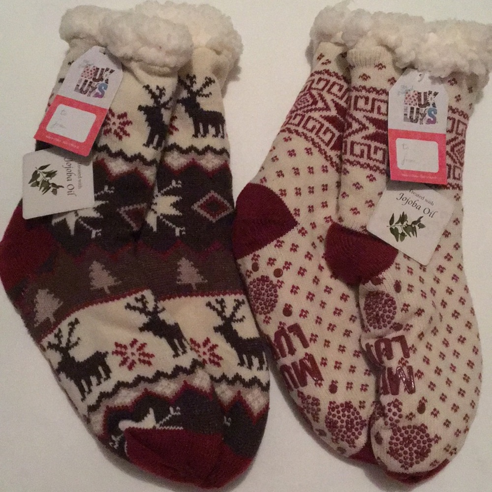 Muk Luks 2 Pairs Holiday Cozy Socks With Jojoba Oil NWT